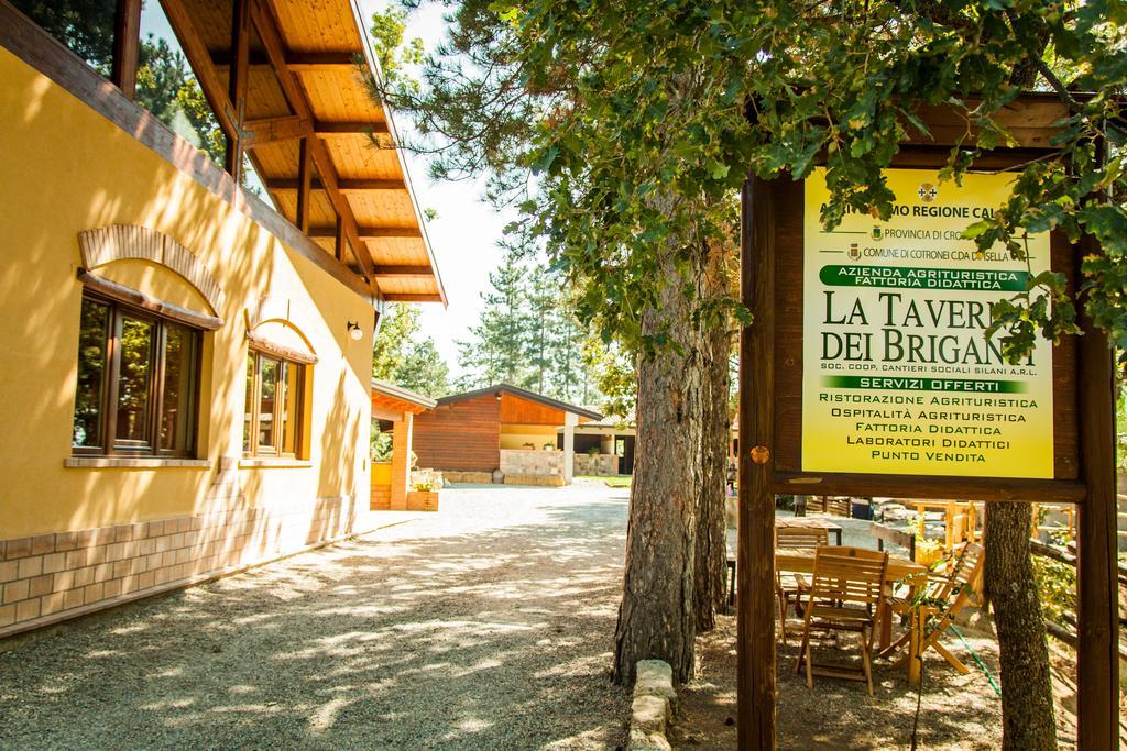Hôtel La Taverna Dei Briganti à Cotronei Extérieur photo